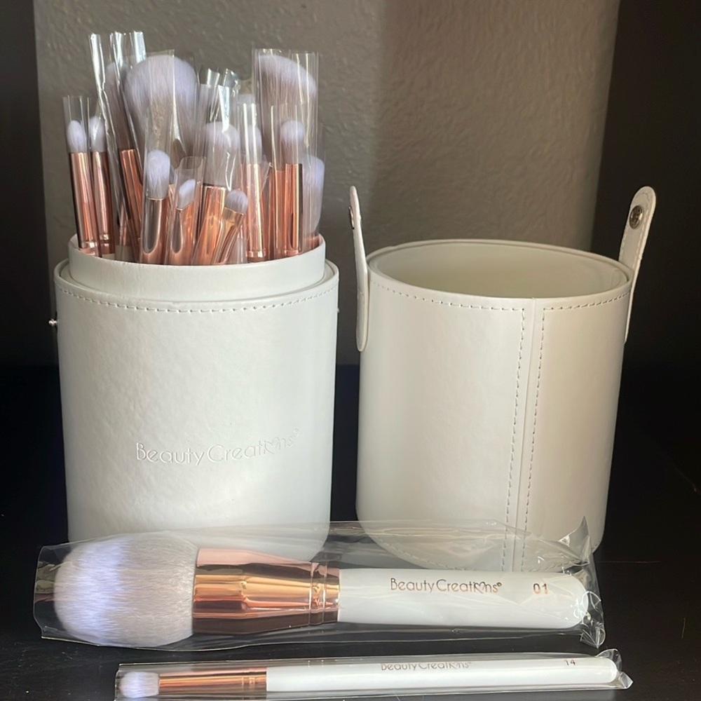 DREAM GIRL White & Rose Gold 24pc Makeup Brush Set w Matching Carrying Case